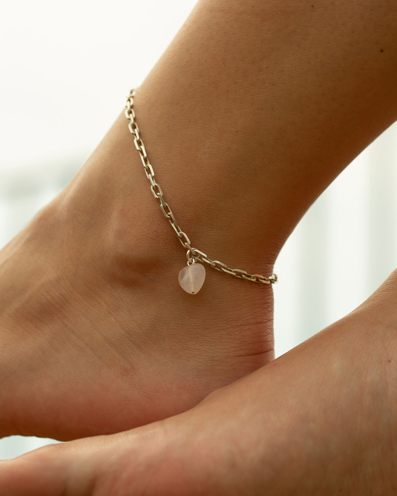 metaformi_design_jewelry_guilty_pleasures_silver_heart_ankle_bracelet_model