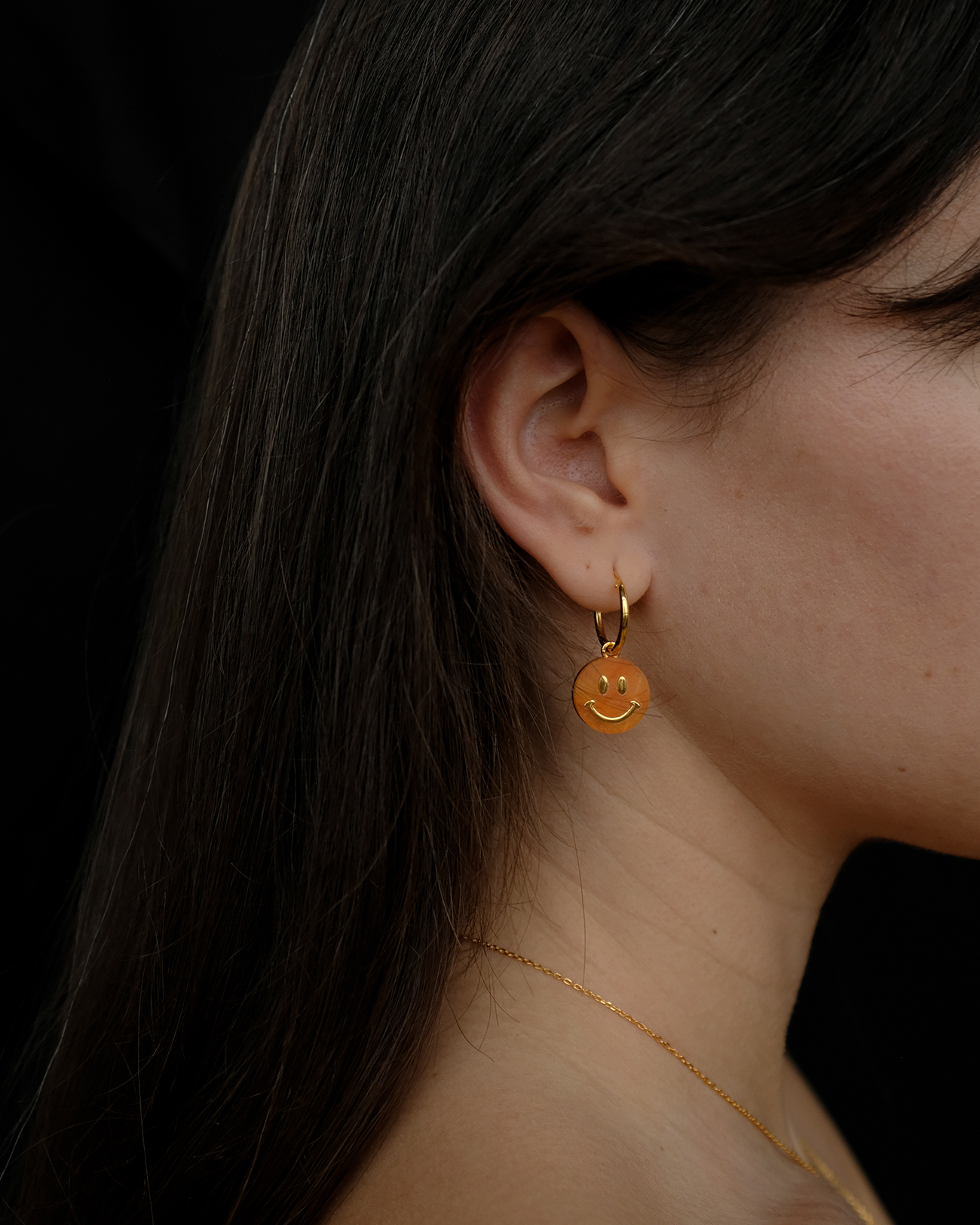 metaformi_design_jewelry_smiley_earrings_model_01