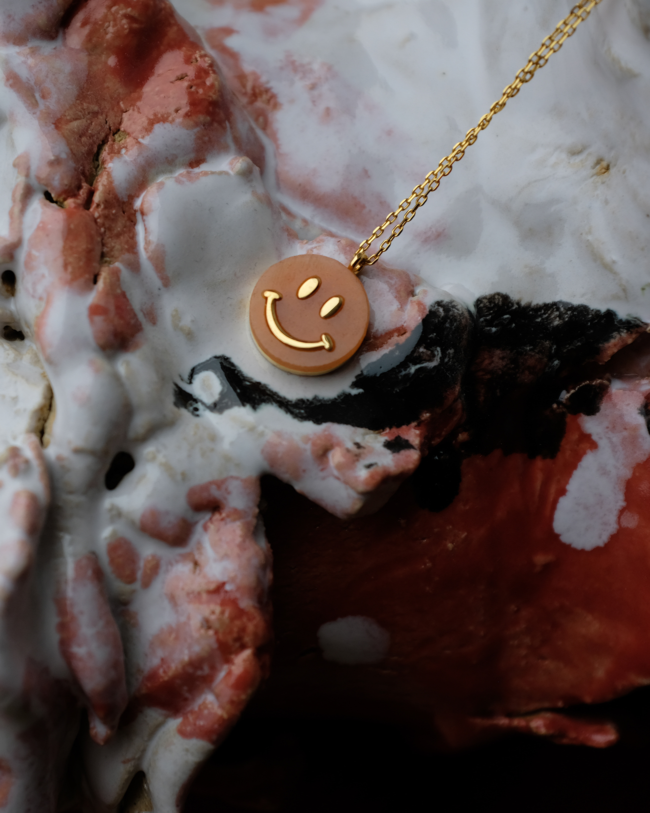 metaformi_design_jewelry_smiley_necklace_02