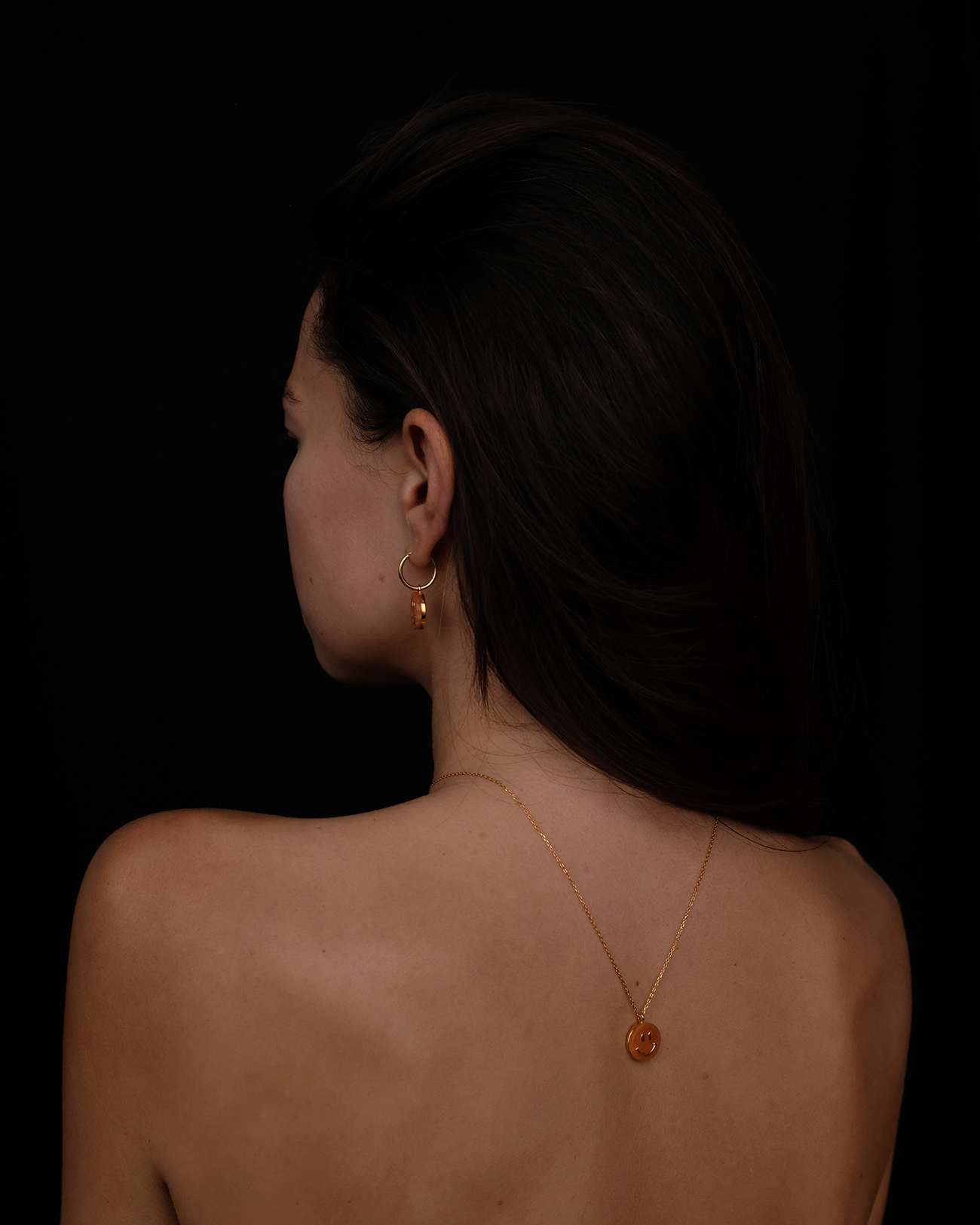 metaformi_design_jewelry_smiley_necklace_earrings_model_18