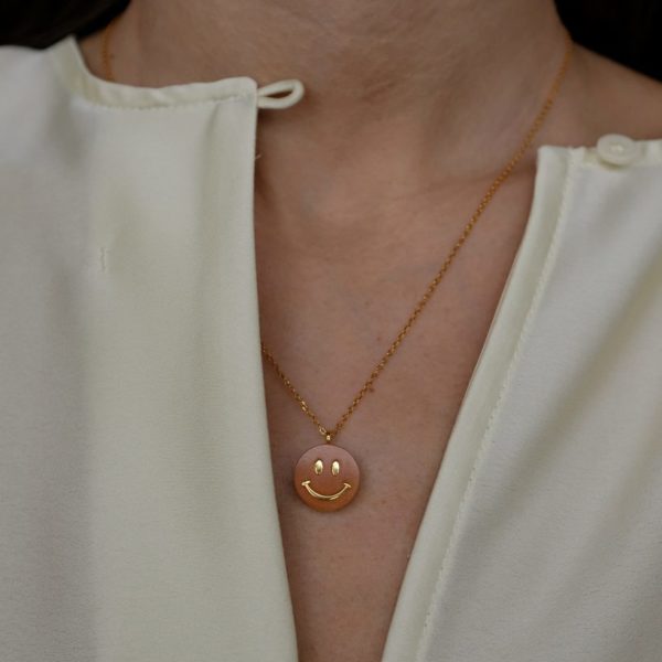metaformi_design_jewelry_smiley_necklace_model_03