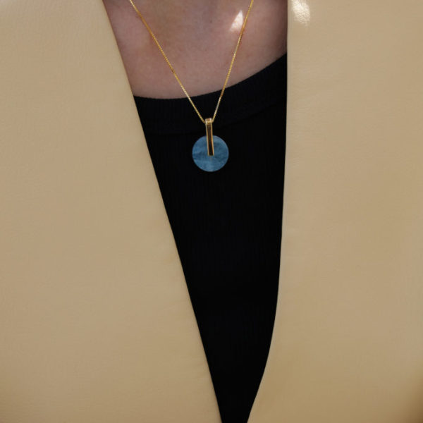 metaformi_design_jewelry_adamantine_necklace_aquamarine_model