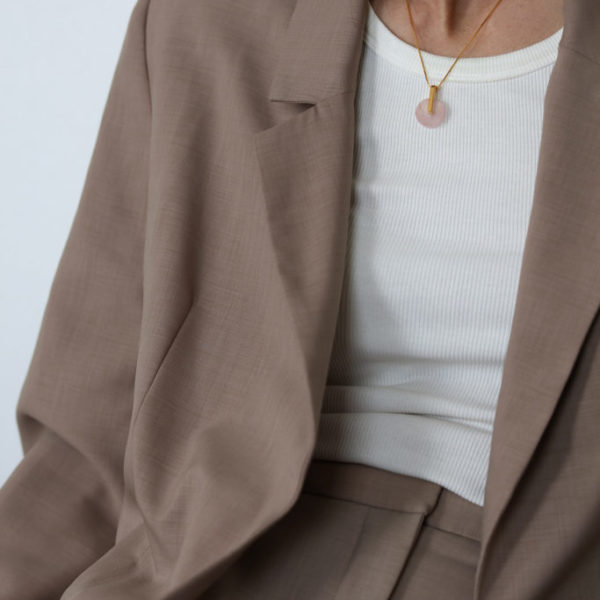 metaformi_design_jewelry_adamantine_necklace_rose_quartz_model