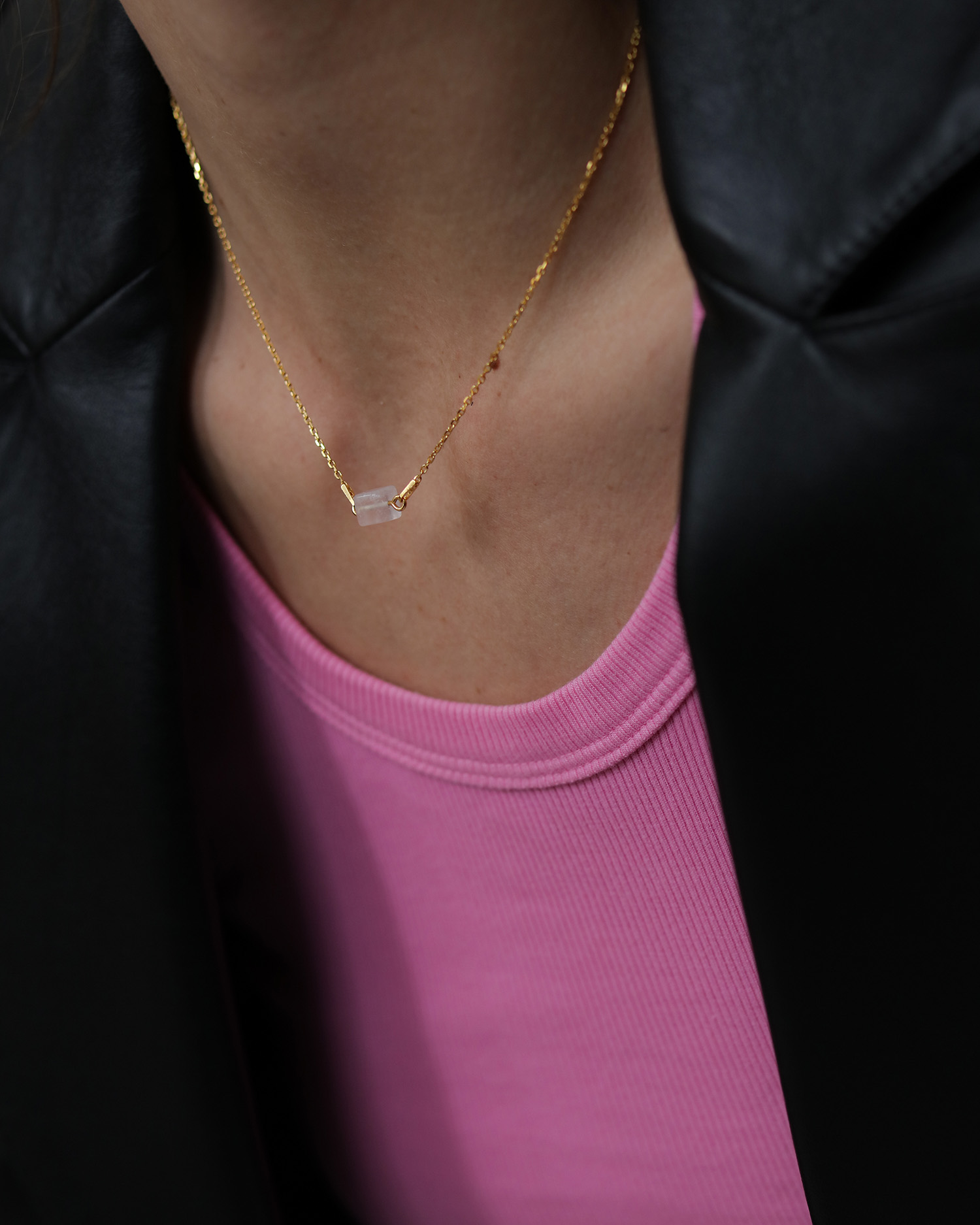 metaformi_design_jewelry_cube_necklace_rose_quartz_model
