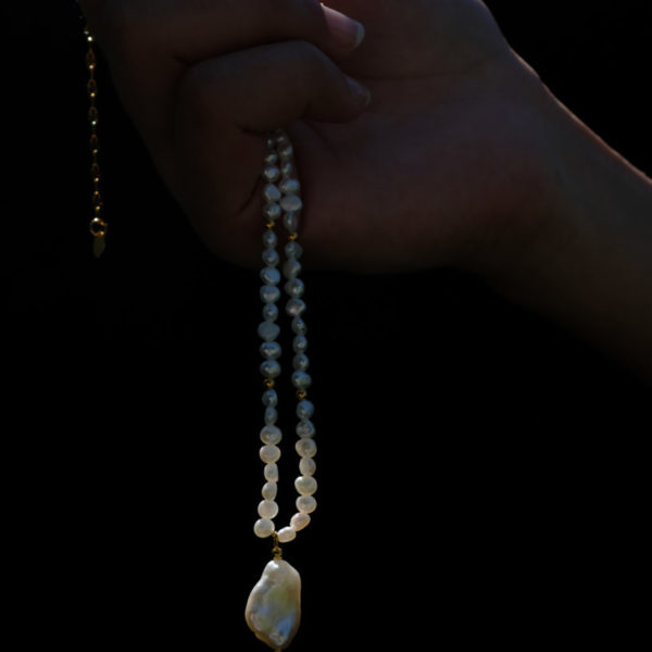 metaformi_jewerly_pearl_collection_model_Chunky_pearl_necklace