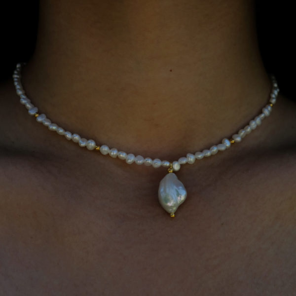metaformi_jewerly_pearl_collection_model_Chunky_pearl_necklace_3