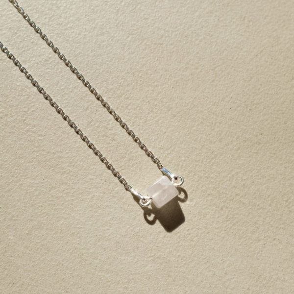 metaformi_jewerly_silver_cube_necklace_rose_quartz_2