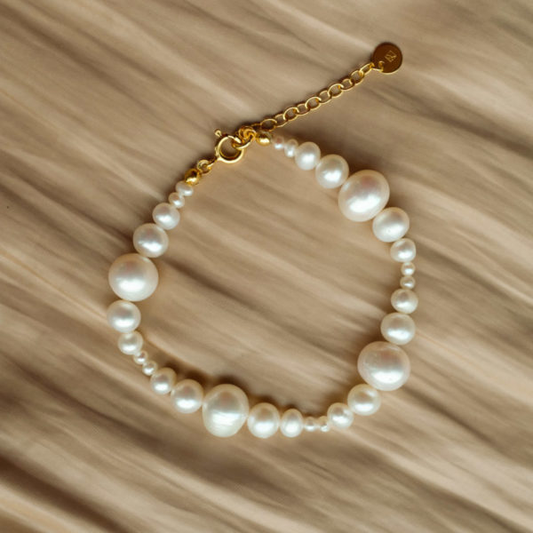 metaformi_design_jewelry_bubbles_pearl_bracelet_lifestyle_3