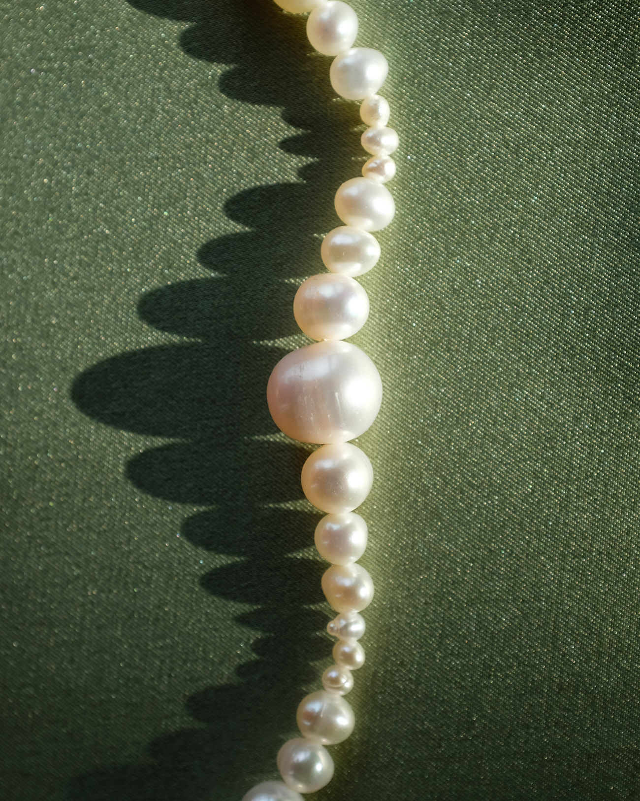 metaformi_design_jewelry_bubbles_pearl_necklace_lifestyle_2