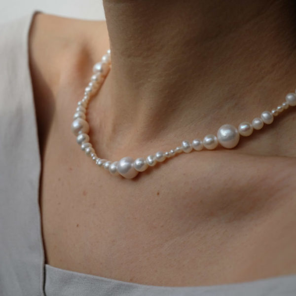 metaformi_design_jewelry_bubbles_pearl_necklace_lifestyle_5