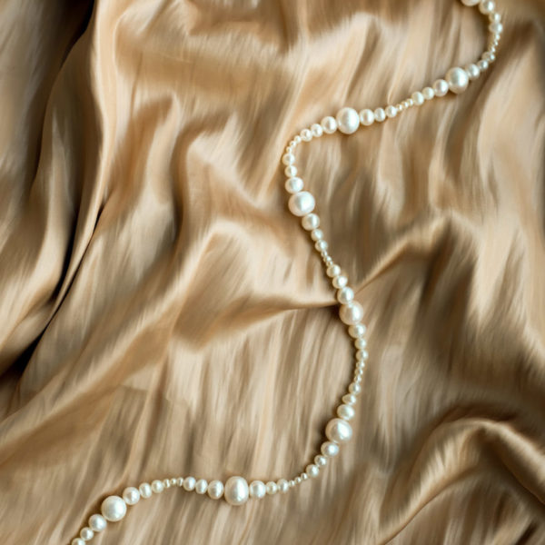 metaformi_design_jewelry_bubbles_pearl_necklace_lifestyle_8