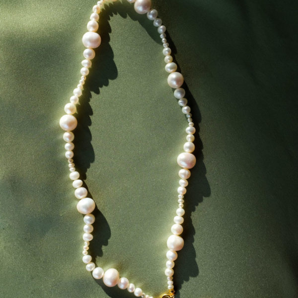 metaformi_design_jewelry_bubbles_pearl_necklace_lifestyle_9