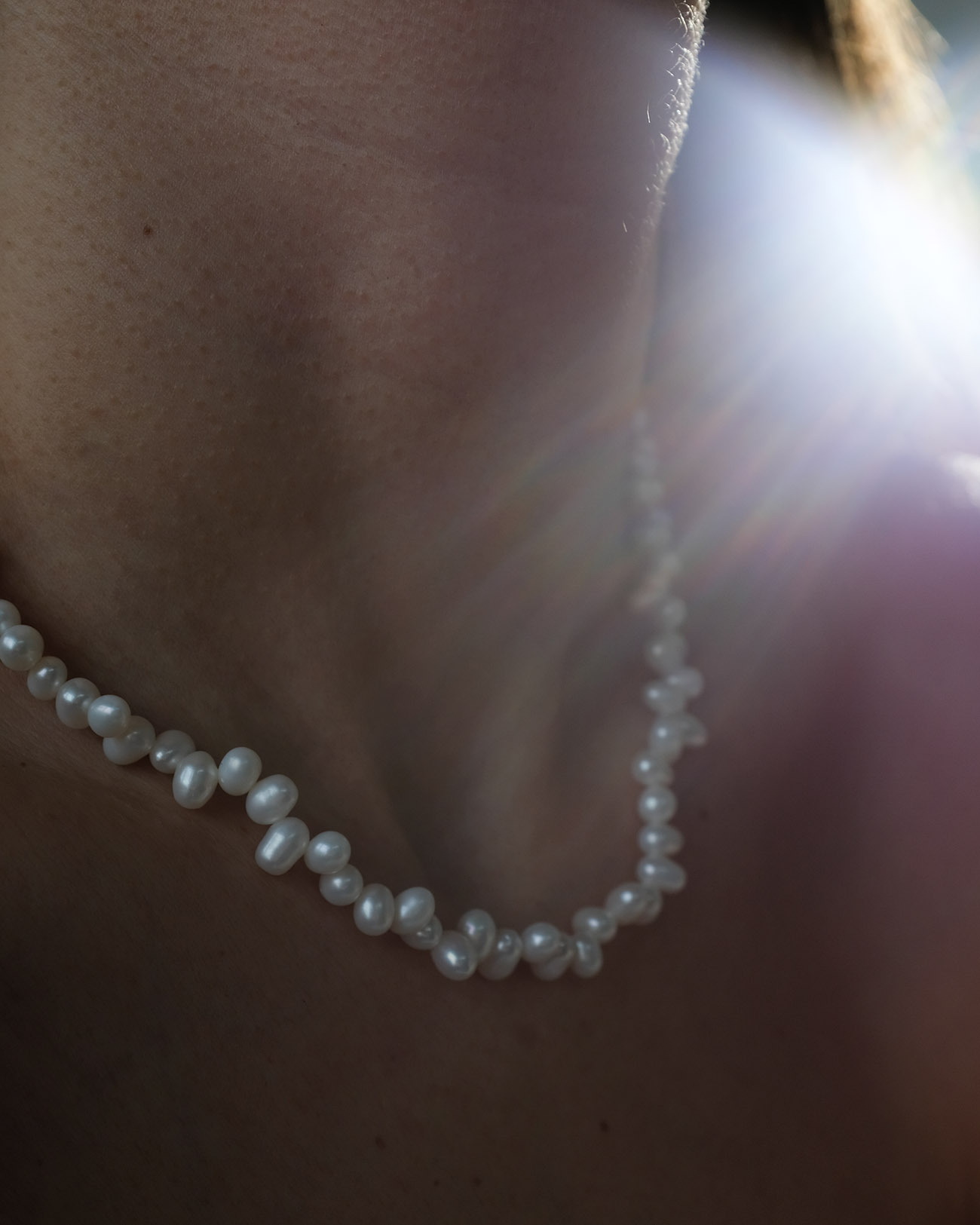 metaformi_design_jewelry_pearl__pebbles_necklace_lifestyle_4