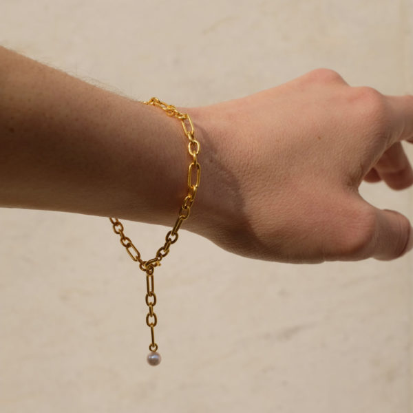 metaformi_design_jewelry_pearl_link_bracelet_lifestyle_1