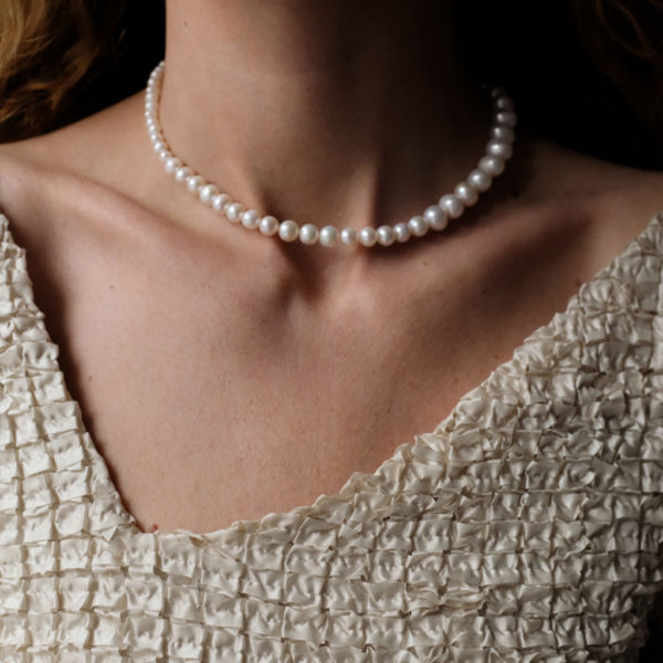 metaformi_design_jewelry_pearl_necklace_lifestyle_3