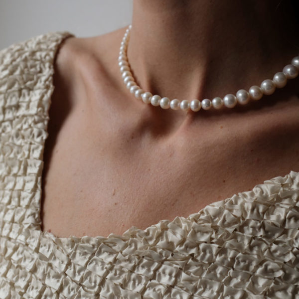 metaformi_design_jewelry_pearl_necklace_lifestyle_3