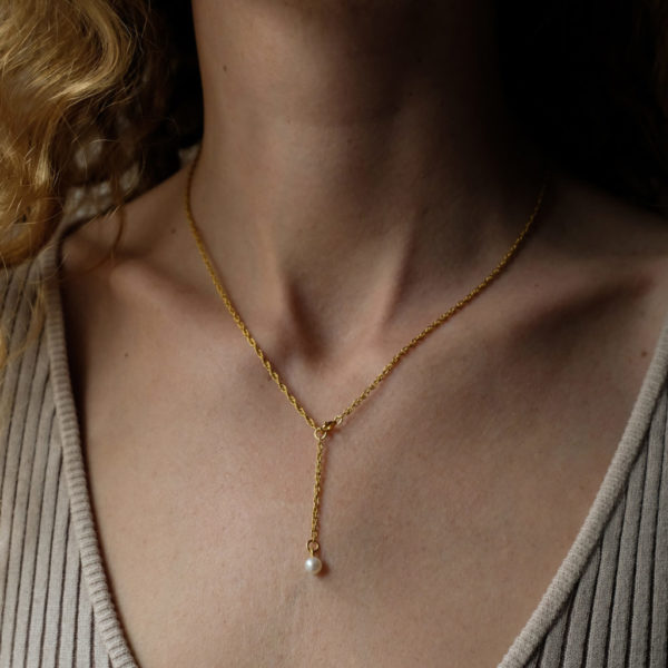 metaformi_design_jewelry_pearl_reversible_necklace_lifestyle_1