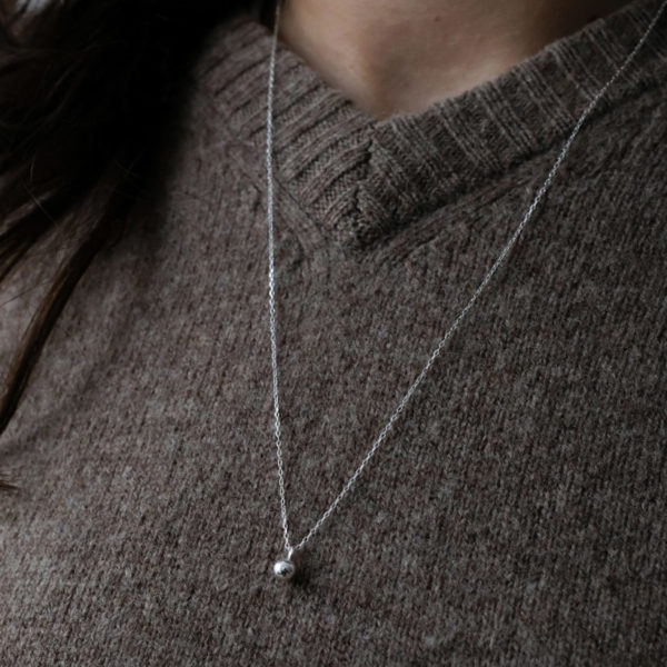 metaformi_design_jewelry_silver_ball_necklace