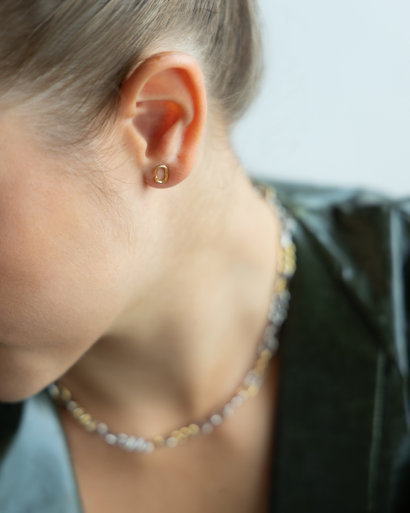 CLICK GOLD STUD EARRING – Obrázok 3