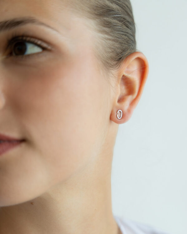 CLICK SILVER STUD EARRING